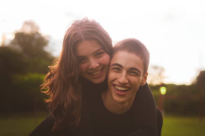 Piropos lindos de amor - Man and woman smiling