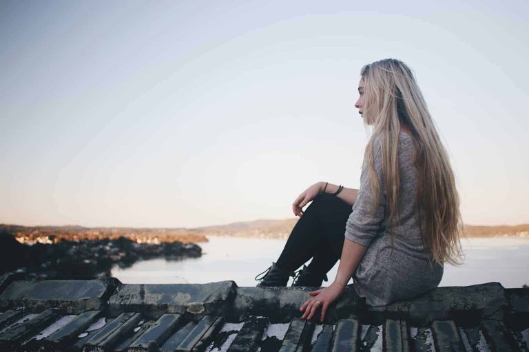 Deep Questions to Ask a Girl - Featured