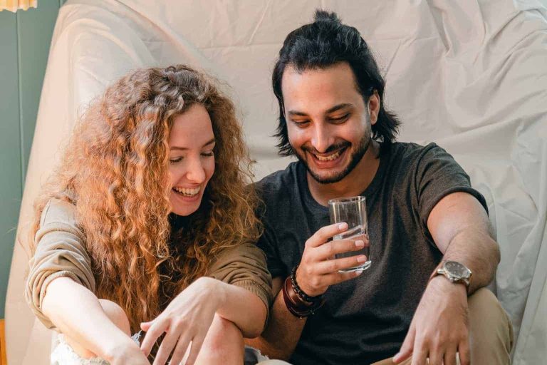Good Questions to Ask a Girl You Like - Featured