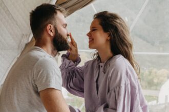 Anarquía en las relaciones: 3 formas de ver tu relación feliz y honesta